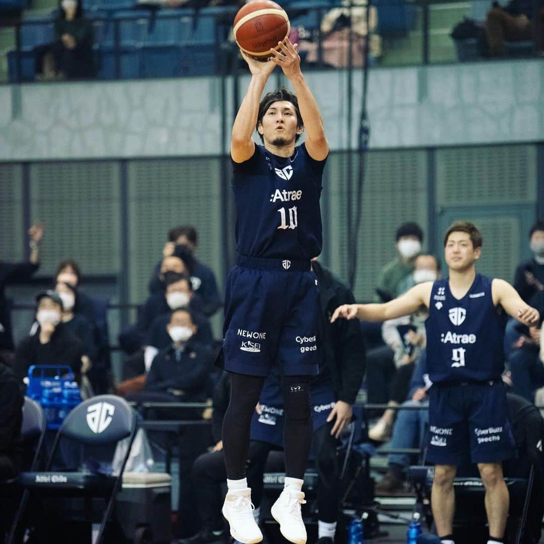 岡田優介のインスタグラム：「写真頂きました📸  #ALTIRICHIBA #BLEAGUE #アルティーリ千葉 #Bリーグ #b3リーグ  photo by @say_ohmura」