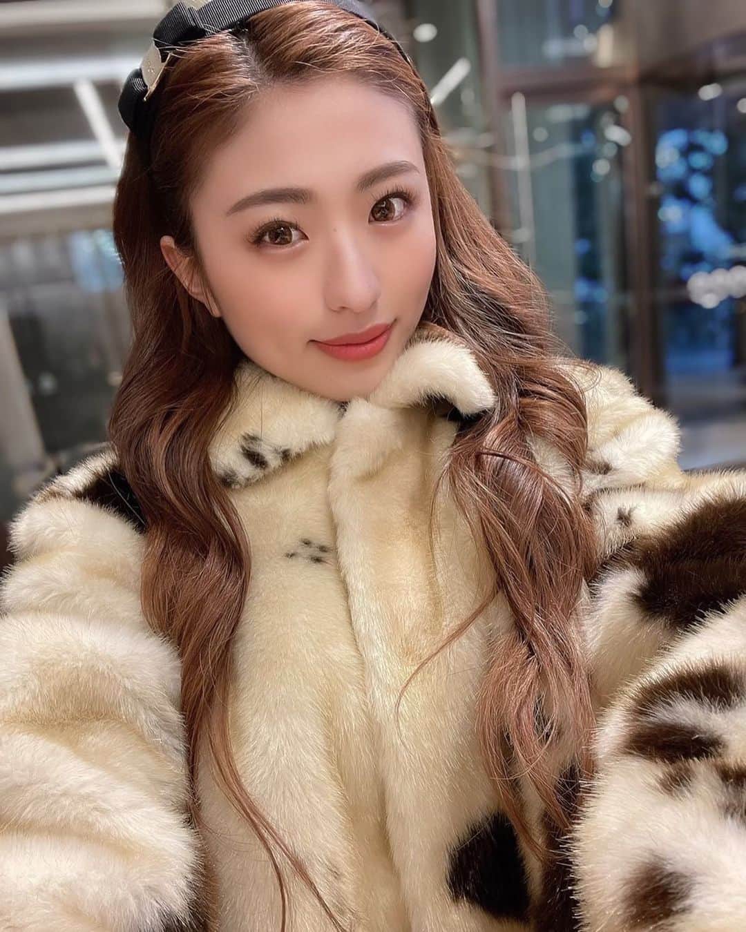 MIYABIのインスタグラム：「とんでもなぁく寒いねぇ🥶  皆様、風邪引かないように気をつけてねっ🥺💖  夜はYouTube出てるので是非チェックしてください🥳」