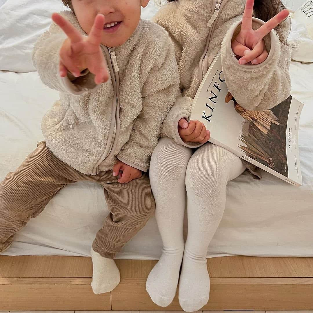 パシオスさんのインスタグラム写真 - (パシオスInstagram)「Repost @saya_622 ・・・ .  今年になり特に寒がりな我が子 👈  なので最近もっこもっこのお洋服が 必需品で見た目も可愛よね🤍🤍  ふわふわであったかいけど軽いから 外遊びにぴったりのouter ~ 🐏♡  パシオス行くとキャラものも けっこうあって👧🏻がはまってる すみっこもつい買ってしまった〜♡ 可愛いぃꕀ 🥺🥺  outerも冬は絶対いるタイツとかも めっちゃプチプラなので 品番載せておきます♡  @paseos_official   👧🏻 𝑜𝑢𝑡𝑒𝑟 6270501908 120cm   𝑘𝑖𝑑𝑠𝑡𝑖𝑔ℎ𝑡𝑠 7363383201   𝑏𝑎𝑔  3257423021  👦🏻 𝑜𝑢𝑡𝑒𝑟 6357203005 90cm  #パシオス#パシオスコーデ#pr」12月14日 17時05分 - paseos_official