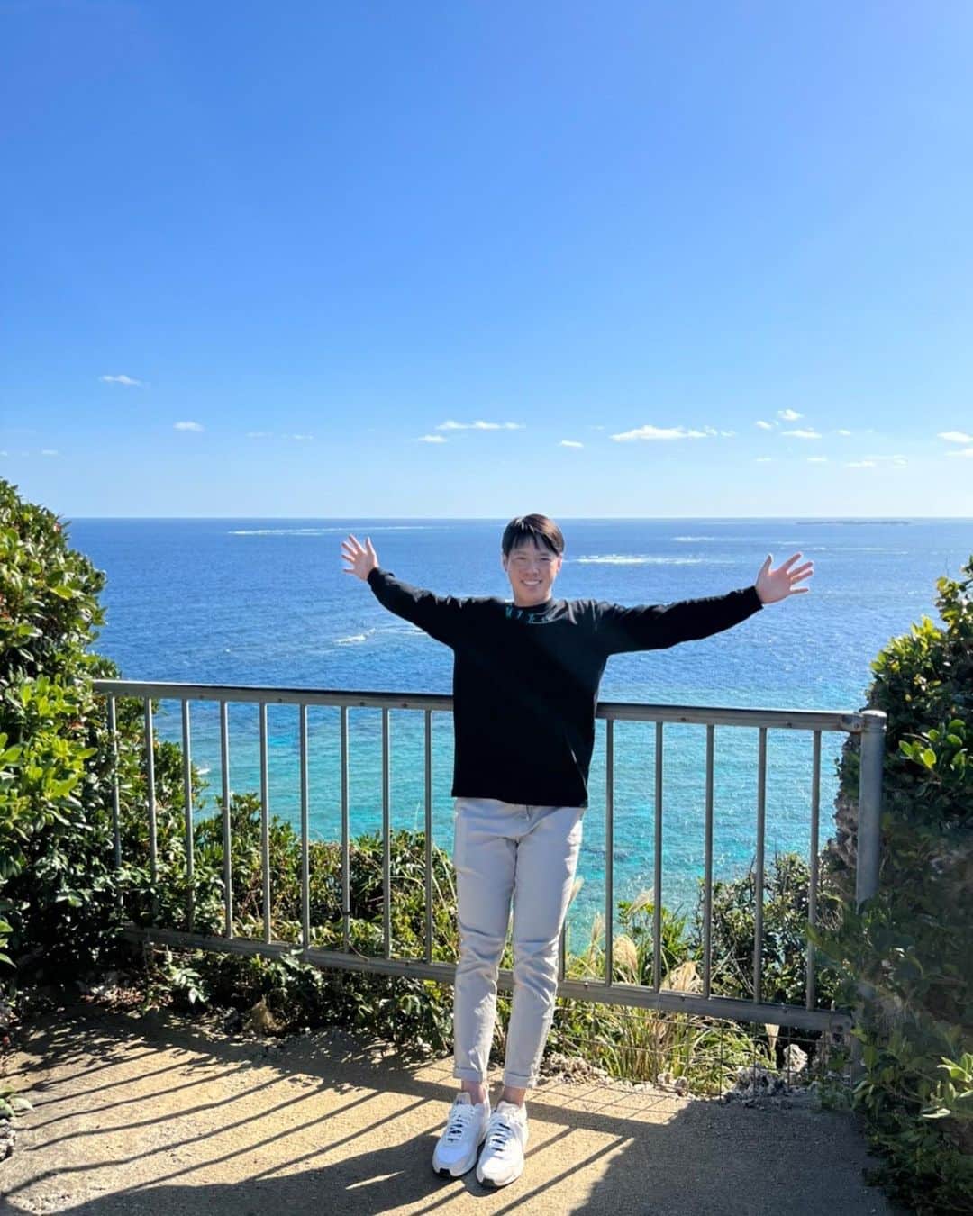 國場翼さんのインスタグラム写真 - (國場翼Instagram)「天気の良い果報バンタは最高した！  #沖縄 #果報バンタ  #すんごい気持ちいい #よっしゃこい #無加工です」12月14日 17時35分 - tsubasa.57