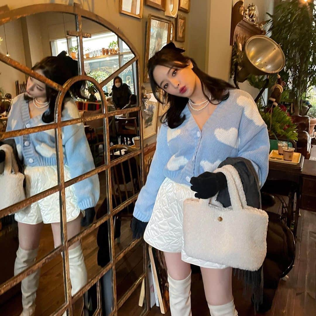 ジョンハさんのインスタグラム写真 - (ジョンハInstagram)「💙🌍내☁️구☁️름☁️💙🌏  #광고 #shein #쉬인  쿠폰코드 : GE3959」12月14日 17時32分 - 1993kg