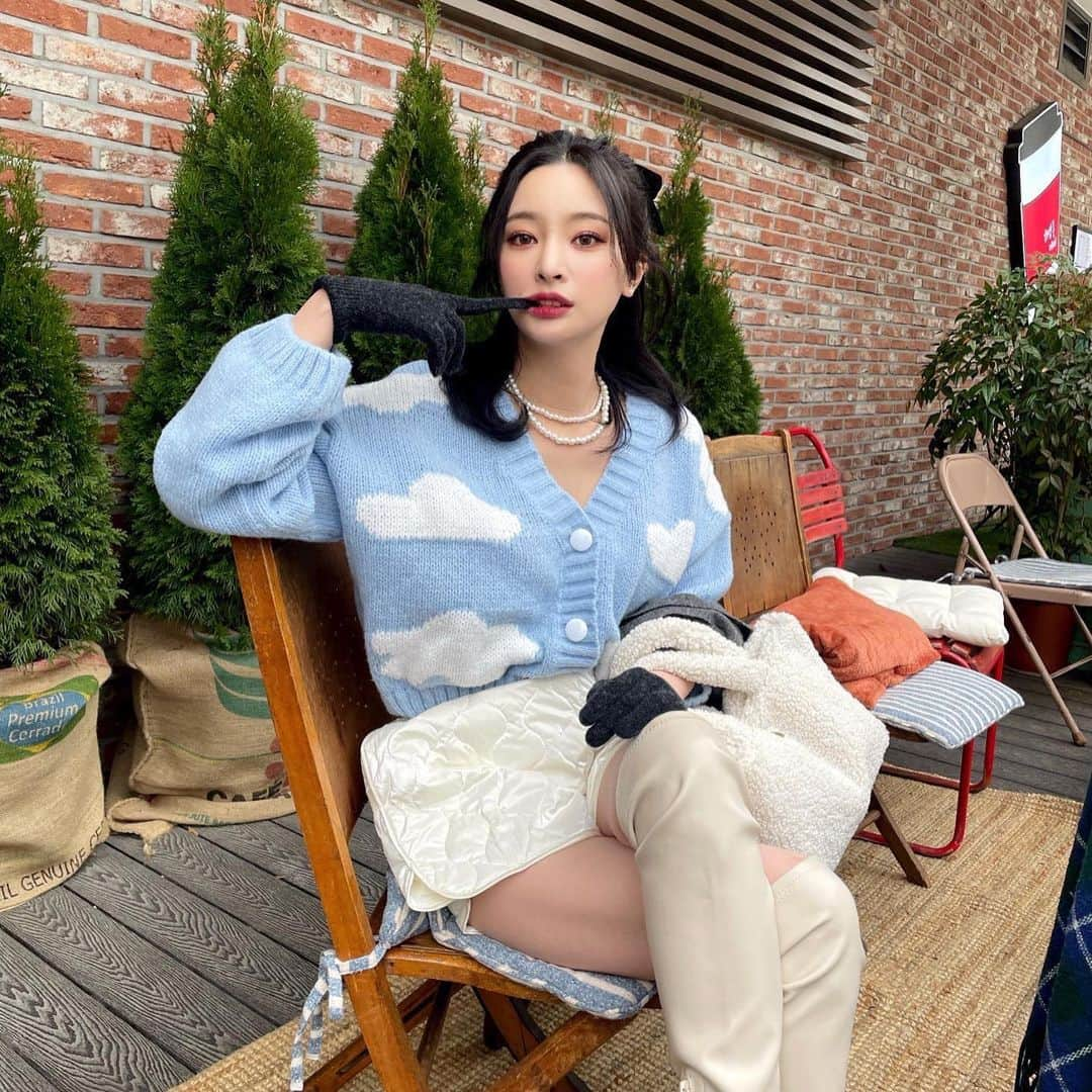 ジョンハさんのインスタグラム写真 - (ジョンハInstagram)「💙🌍내☁️구☁️름☁️💙🌏  #광고 #shein #쉬인  쿠폰코드 : GE3959」12月14日 17時32分 - 1993kg