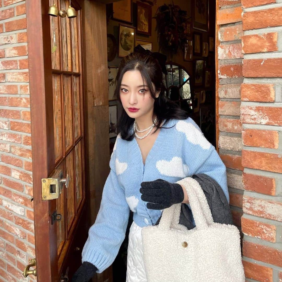 ジョンハさんのインスタグラム写真 - (ジョンハInstagram)「💙🌍내☁️구☁️름☁️💙🌏  #광고 #shein #쉬인  쿠폰코드 : GE3959」12月14日 17時32分 - 1993kg