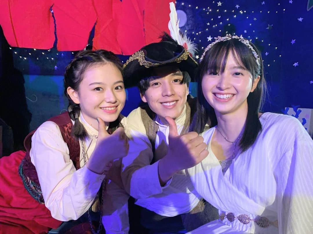 この初恋はフィクションですのインスタグラム：「. ＿＿＿＿＿＿＿＿＿ ♡  オフショット ♡ ￣￣￣￣￣￣￣￣￣ 文化祭の2年1組クラス劇🌼 ボン★ヴォヤージュ⚓️ 色んな波乱がありましたが、 午前の回は無事終わりました〜😂 ただソブーは来なかった… ソブー何してるんだー‼️  ローザ役の紗羽🌹 ジャン役のノジ🍷 アルテミス役の泉👼🏻 昼の公演もファイティン💪  #この初恋はフィクションです  #初恋F #エモサス #飯沼愛  #坂東龍汰 #武山瑠香  #12月14日第38話  #毎週月から木曜0時40分OA  #毎週金曜はYouTubeで全話配信」