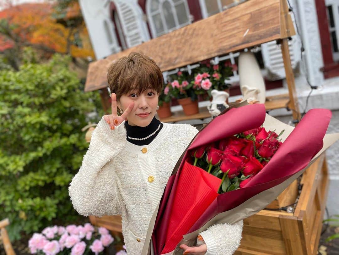 ムチャブリ！ わたしが社長になるなんてのインスタグラム：「.  °˖ 本日12月14日 ˖°  ★-⭐︎★-⭐︎-♡-⭐︎-★-⭐︎-★  　　✨我らが座長✨ 　　#高畑充希 さんの 　　　🎊30th 　　Anniversary🎂🎉  ★-⭐︎★-⭐︎-♡-⭐︎-★-⭐︎-★  #ムチャブリ #30本の真っ赤なバラ🌹と #素敵な一年になりますように」