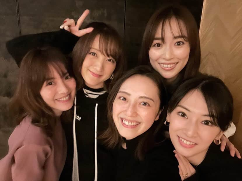 沢井美優さんのインスタグラム写真 - (沢井美優Instagram)「💚🧡💖❤️💙 ⁡ 大好きな大切な かけがえのない仲間 ⁡ 💚🧡💖❤️💙 ⁡ お待たせしました✨ 待っていませんか？？ ⁡ 1年半？2年？ そのくらい集まれなかったことなんて 今まであったかな？ ⁡ どのくらいぶりだろう でも一瞬でホームです🏠🤍 ⁡ 一生の仲ってこういうことか✨✨✨ ⁡ ⁡ 安定のぶれぶれshotを添えて💓 ⁡ ⁡ #安座間美優 #mewazama #💚 #小松彩夏 #ayakakomatsu #🧡 #北川景子 #keikokitagawa #❤️ #泉里香  #rikaizumi #💙 #沢井美優 #miyuusawai #💖 ⁡ #戦士会 #5人集合 #美少女戦士セーラームーン #セーラームーン #pgsm #PrettyGuardianSailorMoon #いつまでも心は少女 #でいてもいいですか #かけがえのない #仲間  #大好き #love  #ぶれぶれ #幸せが溢れる #💓 ⁡」12月14日 18時22分 - sawai_miyuu