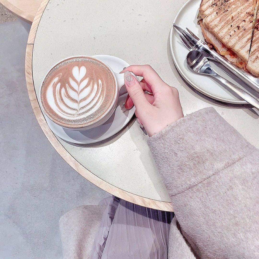 中井りかさんのインスタグラム写真 - (中井りかInstagram)「ほっとちょこれーと🍫💭  #bluebottlecoffee #恵比寿カフェ」12月14日 18時24分 - rika___n24x