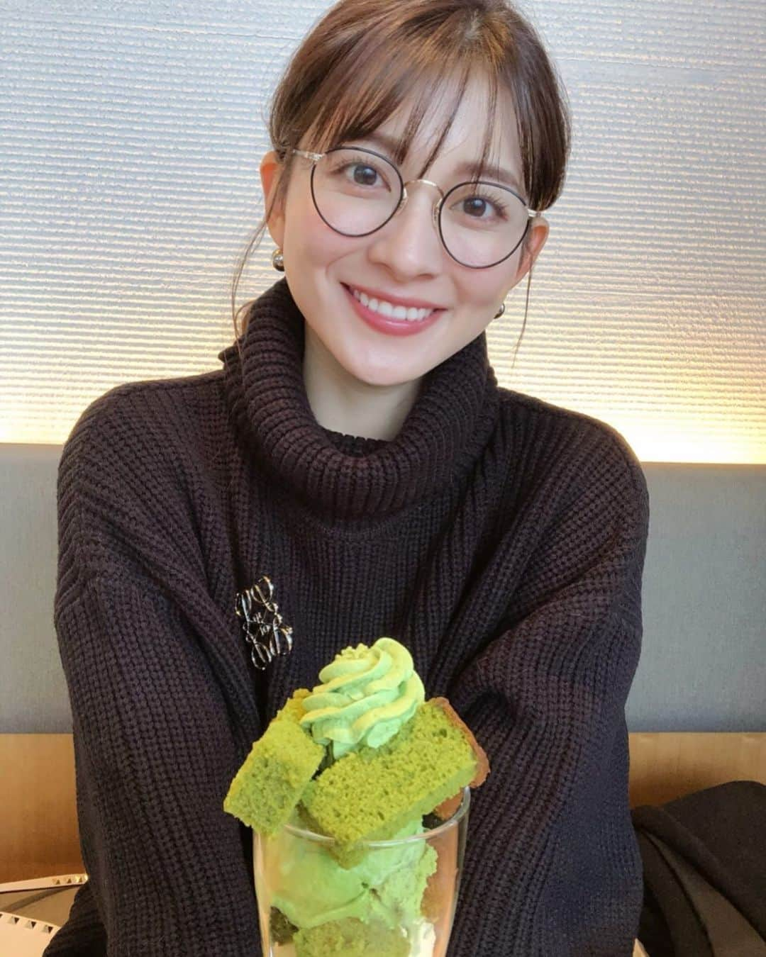 山本里菜さんのインスタグラム写真 - (山本里菜Instagram)「. 大好きなお店の抹茶パフェ🍵❤︎  幸せな時間ですね😋  #抹茶　#抹茶パフェ　#抹茶カステラ　#都路里 #パフェ　#デザート　#スイーツ」12月14日 19時43分 - rinayamamoto_0622