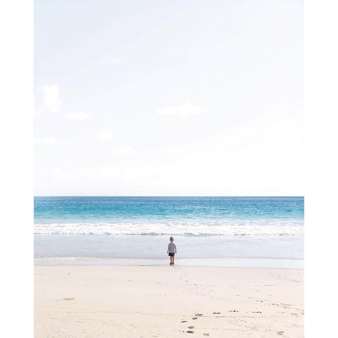 palomaparrotのインスタグラム：「by the sea 🌊」