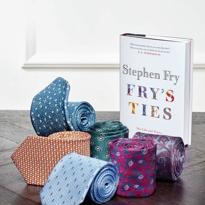 スティーヴン・フライのインスタグラム：「Fancy winning a signed copy of my new book #FrysTies and six of my favourite ties from the new @charlestyrwhitt collection? To enter, simply enter your details at bit.ly/CTSTEPHEN before 23rd December 2021.  You can also get 20% off at Charles Tyrwhitt with the code STEPHEN20👔」
