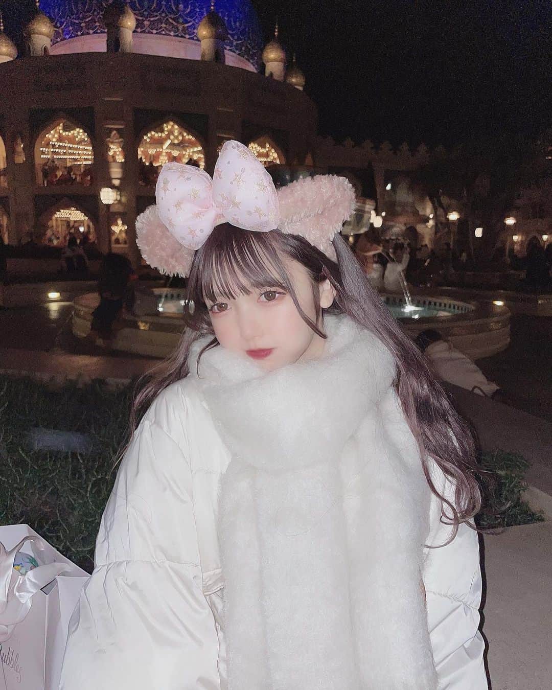 津代美月さんのインスタグラム写真 - (津代美月Instagram)「. 冬のマフラー女子してきた  マフラーはふーりーがプレゼントしてくれたの 付けてすぐ送り付けた^._.^ 💞  #DisneySea」12月14日 20時02分 - __tsushiromizuki