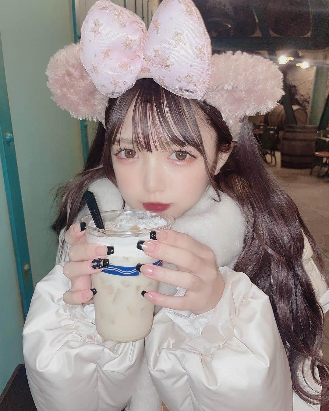 津代美月さんのインスタグラム写真 - (津代美月Instagram)「. 冬のマフラー女子してきた  マフラーはふーりーがプレゼントしてくれたの 付けてすぐ送り付けた^._.^ 💞  #DisneySea」12月14日 20時02分 - __tsushiromizuki