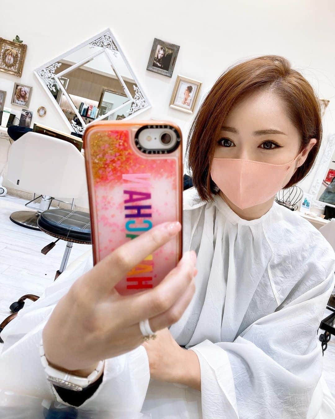 近藤英恵のインスタグラム：「人生2度目のヘアドネーション💇‍♀️医療用のフルウィッグになるよう35cmカット✂️お役に立てますように✨  随分短くなりました🙌首が寒いので風邪ひかないように気をつけなきゃ😂  #ヘアドネーション#ドネーション#ドネーションカット#ヘアドネ#💇‍♀️#🥰🥰 #ボブヘア#✂️#断髪#首が涼しい#💈#🌈#🙌#髪の寄付#髪の寄付なら私にもできる#🥰」