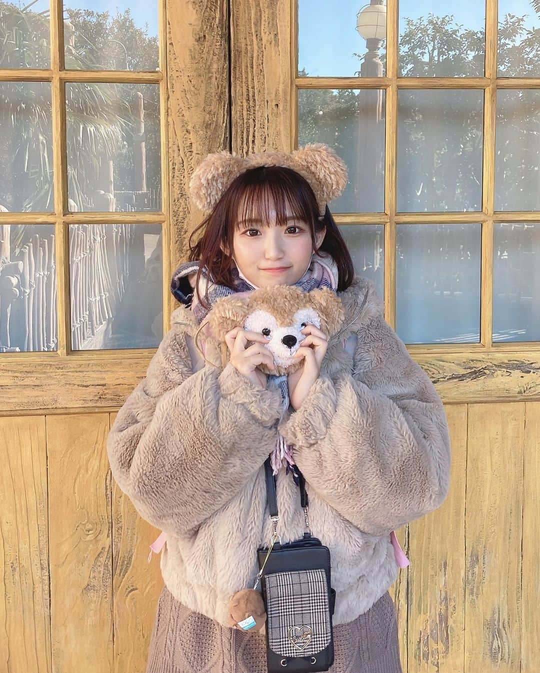 音井結衣さんのインスタグラム写真 - (音井結衣Instagram)「♡Tokyo Disney Sea♡ part1  ダッフィーコーデ🧸 大親友ちゃんが大絶賛の写真が一枚目です(笑)いっぱい褒めてくれた♡ ♡★♡ﾟ･*:.｡ ｡.:*･ﾟ♡★♡ﾟ･*:.｡ ｡.:*･ﾟ♡★♡ﾟ･*:.｡ ｡.:*･ﾟ♡★♡ﾟ  #disneysea  #disney  #disneygram  #tokyodisneysea  #duffy  #ダッフィーコーデ  #冬コーデ  #winter  #ootd  #instagood  #instadaily  #tiktok  #tiktokers  #japanesegirl  #kawaiigirl  #uwu  #japan  #てぃっくとっく  #ディズニーシー  #ディズニーコーデ  #ミッキー  #instagood  #fyp  #followｍe  #自然光  #cosplay  #likeforlikes  #insta  #smile  #fun」12月14日 20時06分 - otoi_yui_19