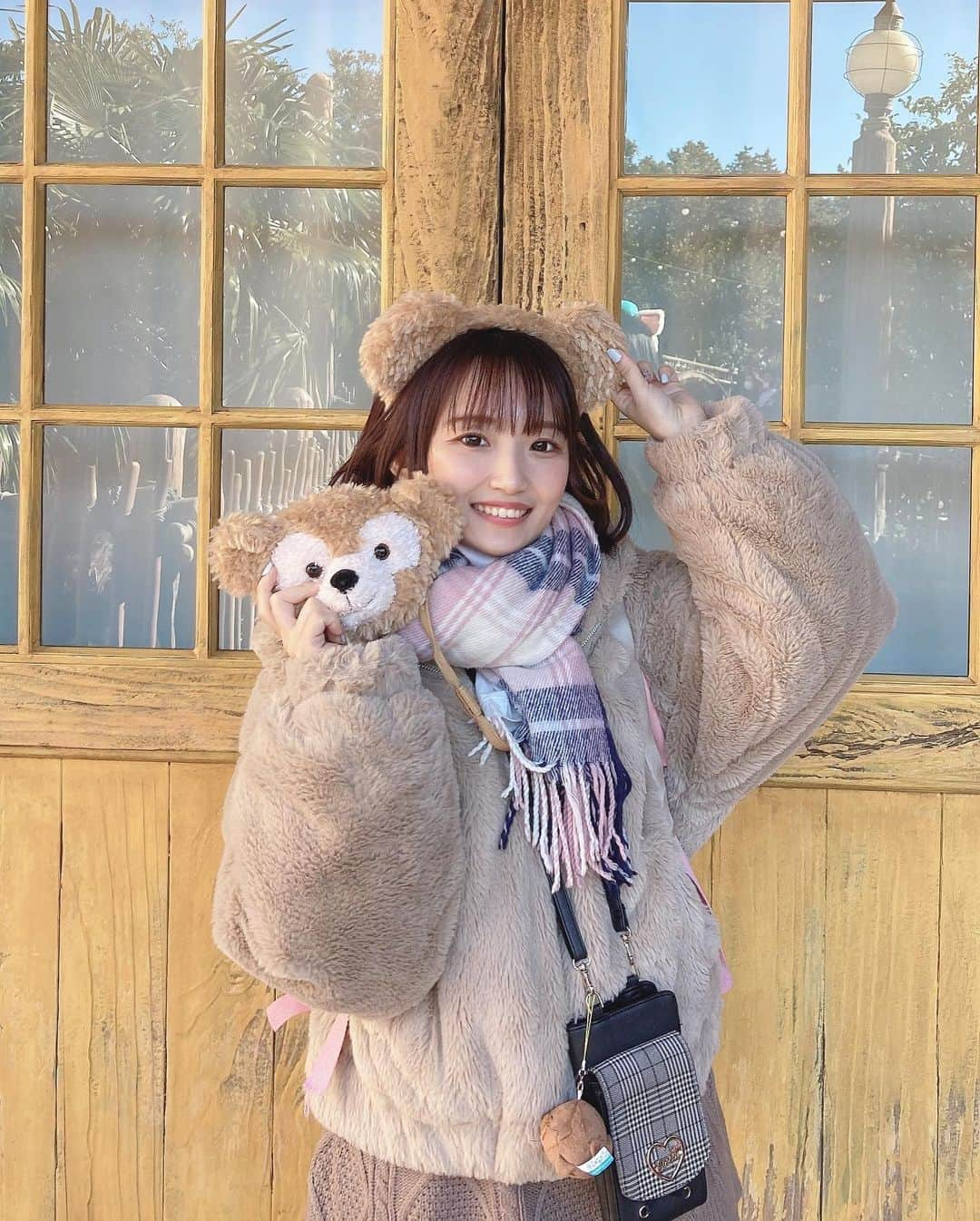 音井結衣さんのインスタグラム写真 - (音井結衣Instagram)「♡Tokyo Disney Sea♡ part1  ダッフィーコーデ🧸 大親友ちゃんが大絶賛の写真が一枚目です(笑)いっぱい褒めてくれた♡ ♡★♡ﾟ･*:.｡ ｡.:*･ﾟ♡★♡ﾟ･*:.｡ ｡.:*･ﾟ♡★♡ﾟ･*:.｡ ｡.:*･ﾟ♡★♡ﾟ  #disneysea  #disney  #disneygram  #tokyodisneysea  #duffy  #ダッフィーコーデ  #冬コーデ  #winter  #ootd  #instagood  #instadaily  #tiktok  #tiktokers  #japanesegirl  #kawaiigirl  #uwu  #japan  #てぃっくとっく  #ディズニーシー  #ディズニーコーデ  #ミッキー  #instagood  #fyp  #followｍe  #自然光  #cosplay  #likeforlikes  #insta  #smile  #fun」12月14日 20時06分 - otoi_yui_19