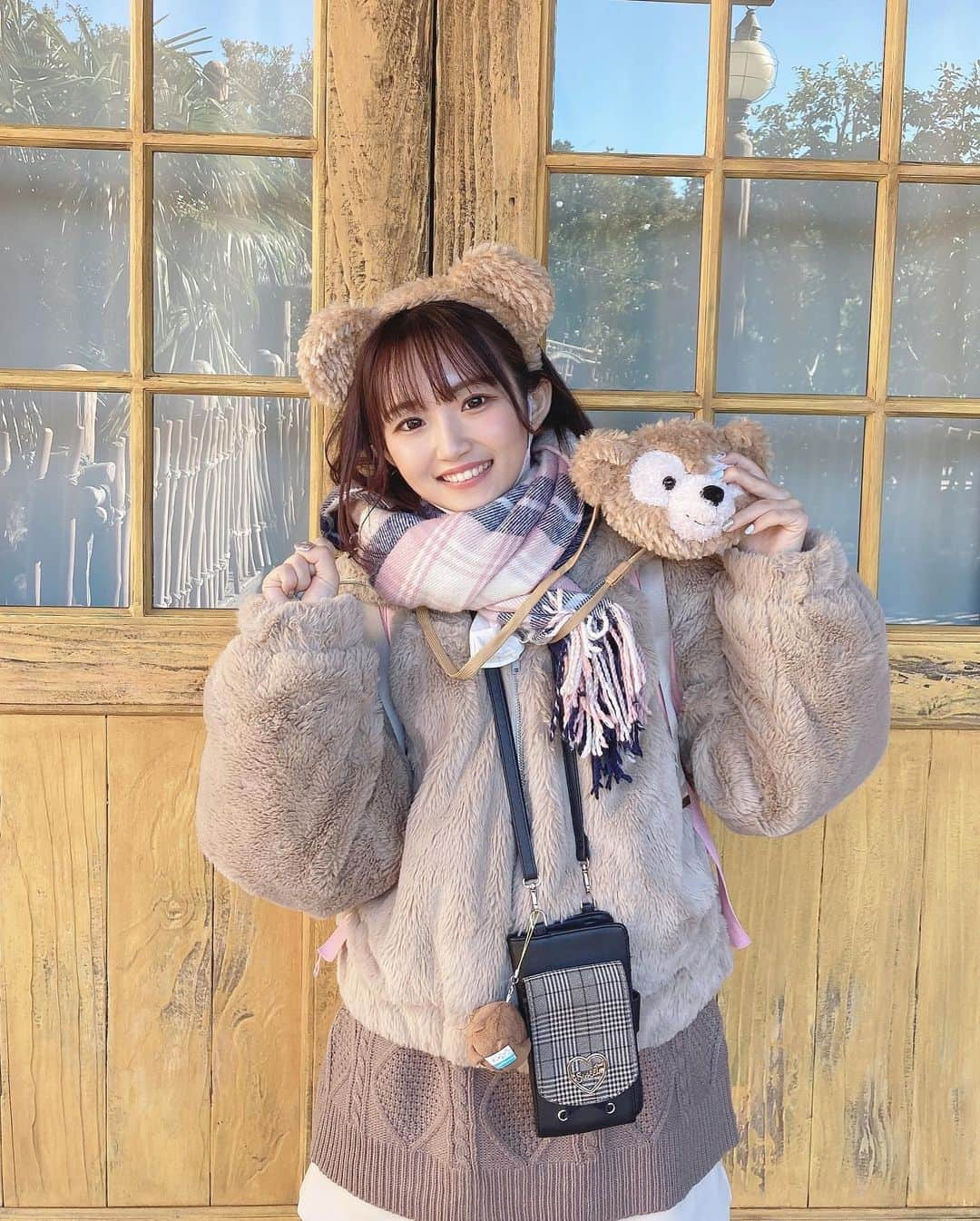 音井結衣さんのインスタグラム写真 - (音井結衣Instagram)「♡Tokyo Disney Sea♡ part1  ダッフィーコーデ🧸 大親友ちゃんが大絶賛の写真が一枚目です(笑)いっぱい褒めてくれた♡ ♡★♡ﾟ･*:.｡ ｡.:*･ﾟ♡★♡ﾟ･*:.｡ ｡.:*･ﾟ♡★♡ﾟ･*:.｡ ｡.:*･ﾟ♡★♡ﾟ  #disneysea  #disney  #disneygram  #tokyodisneysea  #duffy  #ダッフィーコーデ  #冬コーデ  #winter  #ootd  #instagood  #instadaily  #tiktok  #tiktokers  #japanesegirl  #kawaiigirl  #uwu  #japan  #てぃっくとっく  #ディズニーシー  #ディズニーコーデ  #ミッキー  #instagood  #fyp  #followｍe  #自然光  #cosplay  #likeforlikes  #insta  #smile  #fun」12月14日 20時06分 - otoi_yui_19