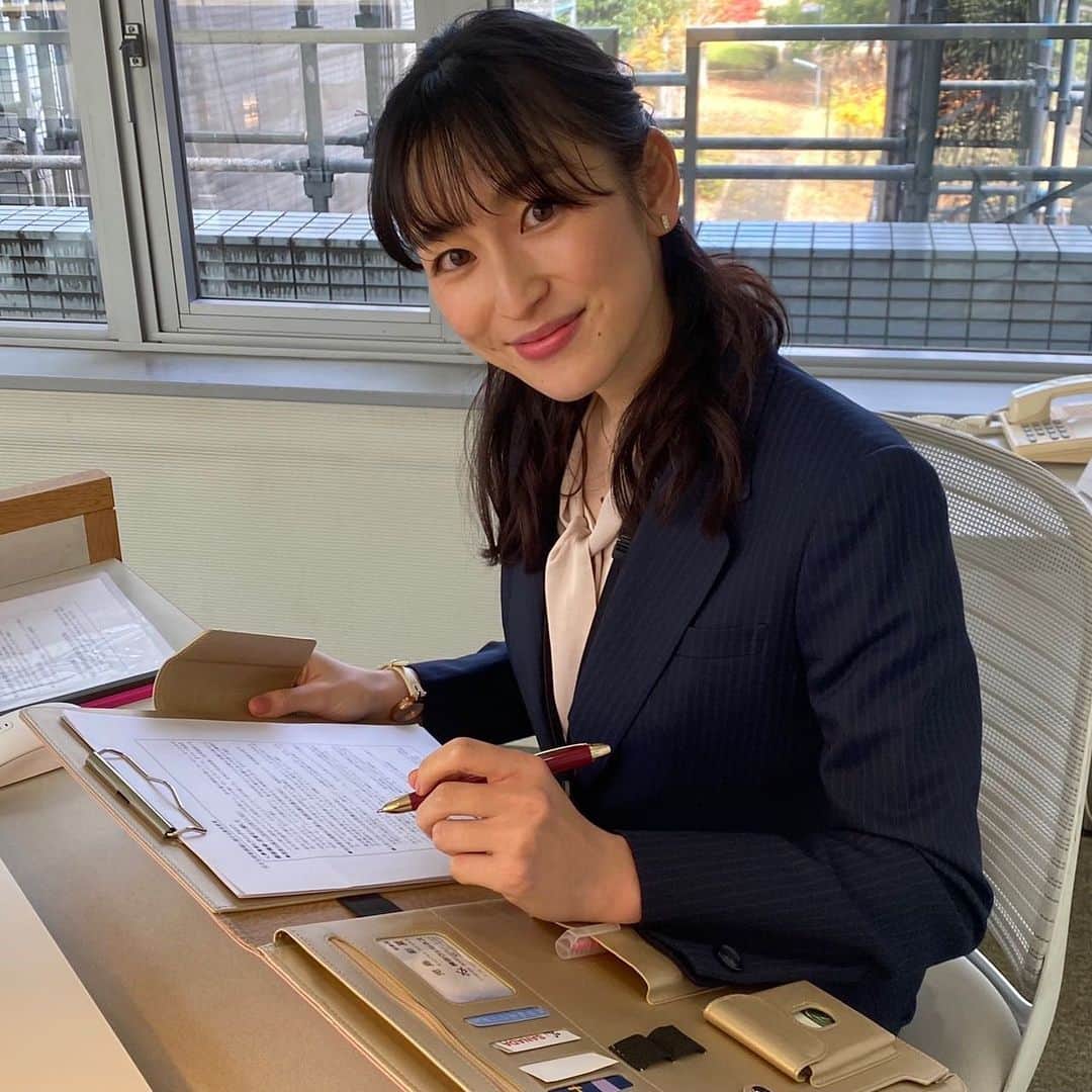 最愛のインスタグラム：「梨央社長の秘書・児島さん！ 忙しい梨央さんのスケジュールを管理しています🙆‍♀️  #最愛ドラマ #tbs #宮下かな子 #最終話12月17日夜10時」