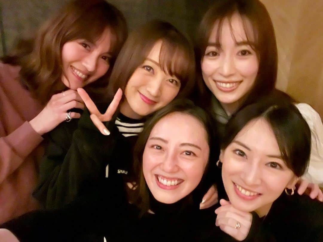 小松彩夏さんのインスタグラム写真 - (小松彩夏Instagram)「⁡ 先日、久しぶりに5人集合💚🧡💗💙❤️🌙 ⁡ いつも連絡は取り合っているし 久しぶりな感じは全くしなかったけど🤣 ⁡ 会うとやっぱり元気もらえるし 大好きな仲間です💕 ⁡ 相変わらずのブレブレ写真📸笑 ⁡ ⁡ #戦士会 #戦士 #仲間 #戦友 #北川景子 #安座間美優 #沢井美優 #泉里香 #小松彩夏 #follow #instagood #502 #セーラームーン #セーラー戦士 #戦士会 #戦士の会」12月14日 20時52分 - official_ayaka_502