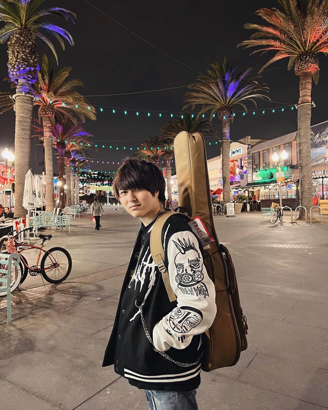 のインスタグラム：「次は更に大きくなって帰ってきます🇺🇸🗽  Next time, I'll come back even bigger.  1枚目：2021年12月 2枚目：2019年8月」