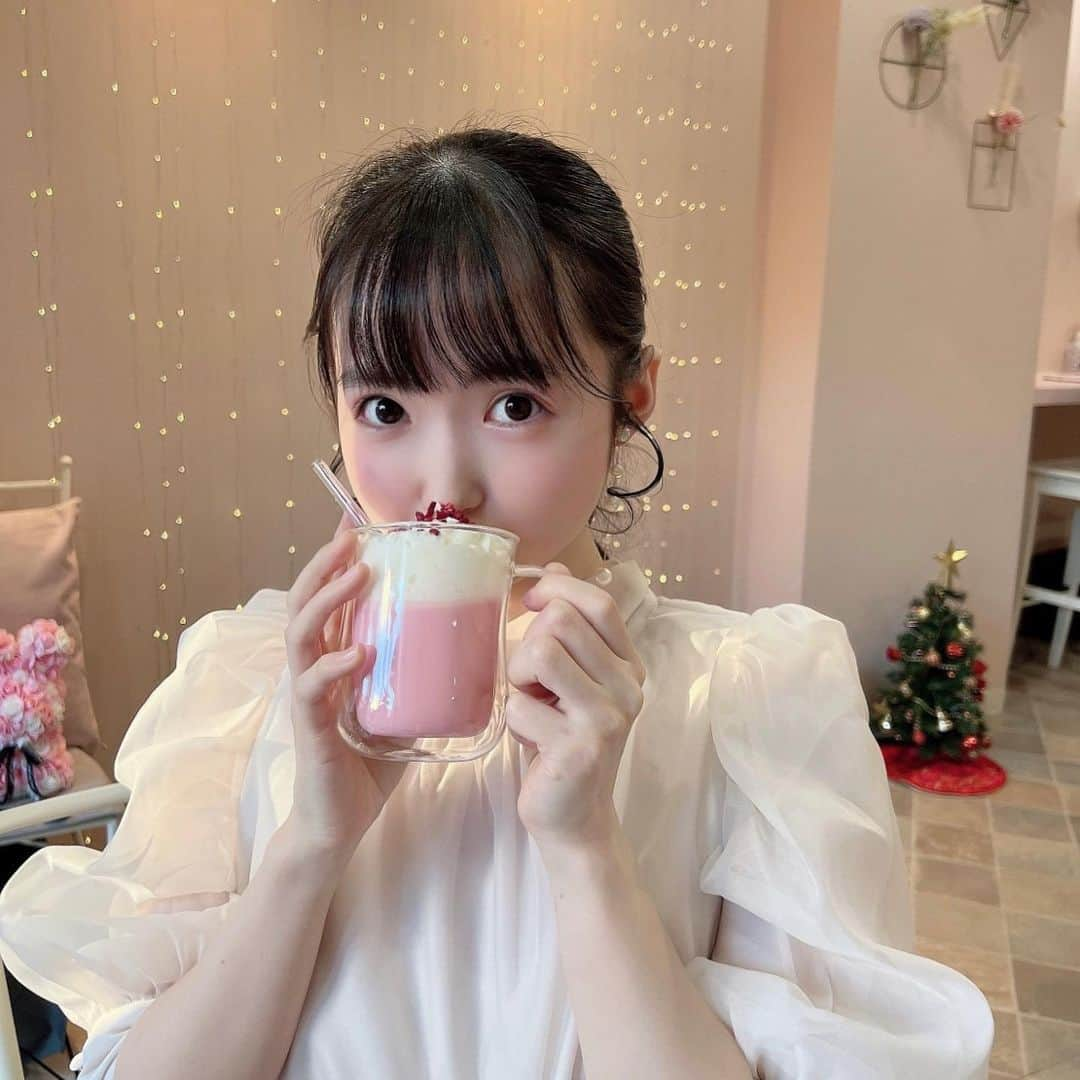 西園寺未彩さんのインスタグラム写真 - (西園寺未彩Instagram)「𓂃𓈒𓏸  📍 cafe17/F @cafe17f 🚃 早稲田駅 3b出口から徒歩5分  インスタ映えする感じのピンクを基調としたお店💓  ✎＿＿＿＿＿＿＿＿＿＿＿＿＿＿＿𓈒𓂂  𓇬季節限定ストロベリーパフェ 苺が甘くてコスパ良い!🍓✨  𓇬ストロベリーラテ(HOT)  いちごみるくみたいで甘党さん向け(͒⑅′࿉‵⑅)͒ෆ*  ✎＿＿＿＿＿＿＿＿＿＿＿＿＿＿＿𓈒𓂂  あま〜いクリームに溺れて幸せでした\ ♩ / 可愛くてフルーツがちゃんと美味しいのが推せるカフェ◎」12月14日 21時18分 - everyday_hanamaru