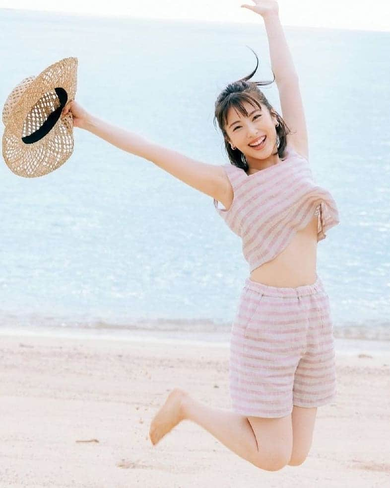 浜辺美波さんのインスタグラム写真 - (浜辺美波Instagram)「笑 顔 は じ け る み ー た ん か わ い い 💗 👩🏻 ・ ・ ・ #浜辺美波 #はまみぃ #ベーやん #みーちゃん #みーたん #はまべみなみ #minamihamabe #浜辺美波可愛すぎ #浜辺美波好きな人と繋がりたい #浜辺美波写真集20 #l4l #f4f #tokyo #japan #instagramer #instagood #instalike #instapic」12月14日 21時23分 - lgm_naotan