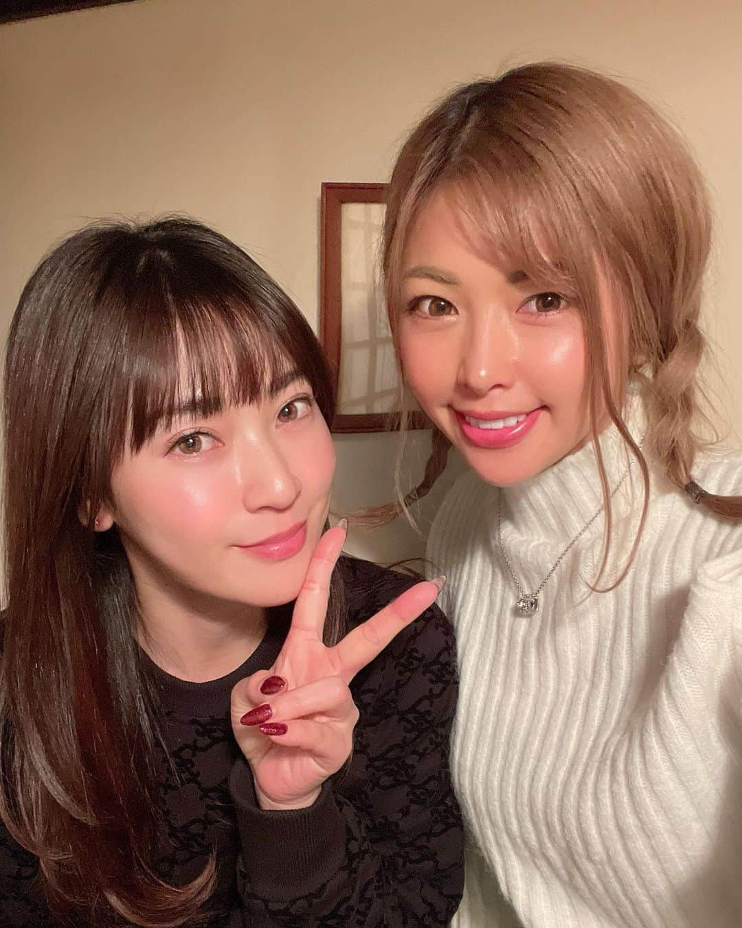 竹村真琴さんのインスタグラム写真 - (竹村真琴Instagram)「* 久しぶりのなつみん👧 二人してほんのり顔が赤い😊 . . . #女子プロゴルファー #プロゴルファー #グラビア #タレント #スポーツ女子 #筋肉女子 #オーバーヘッド #チェリー #cherry #instagolf  #golf  #jlpga #女子ゴルフ  #ゴルフ女子 #興和 #ゴルフ #インスタゴルフ #ゴルフコーデ  #골프 #高尔夫 #テーラーメイド #TaylorMade #ルコック #コーワ #バンテリン #豆蔵 #lecoqsportif #竹村真琴」12月14日 21時29分 - makototakemura_golf