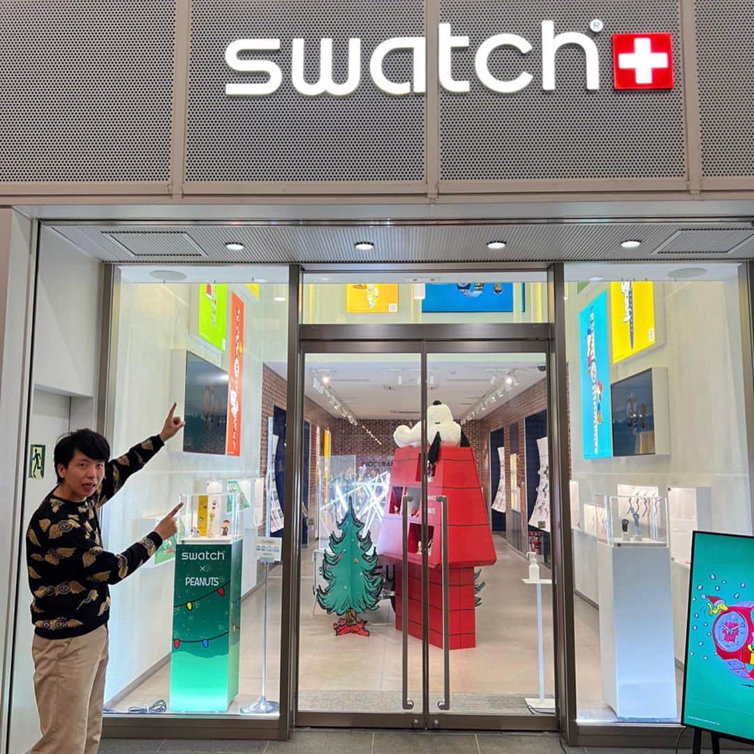 のインスタグラム：「お仕事でswatchさんにお邪魔しました！ めちゃめちゃお洒落なの沢山ありました！ 僕は「タイガーモデル」と迷いましたが、スウォッチストア大阪限定で購入できるモデル「HONMANI」を選びました！皆さんも是非！  @swatch_jp #PR #swatch #スウォッチストア大阪 #swatchstoreosaka #honmani」