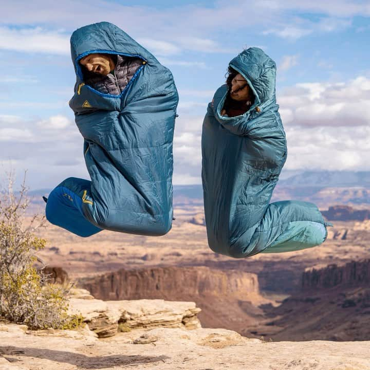 ケルティのインスタグラム：「That new sleeping bag feel ⚡️🤘🏽  #keltybuilt #builtforplay」