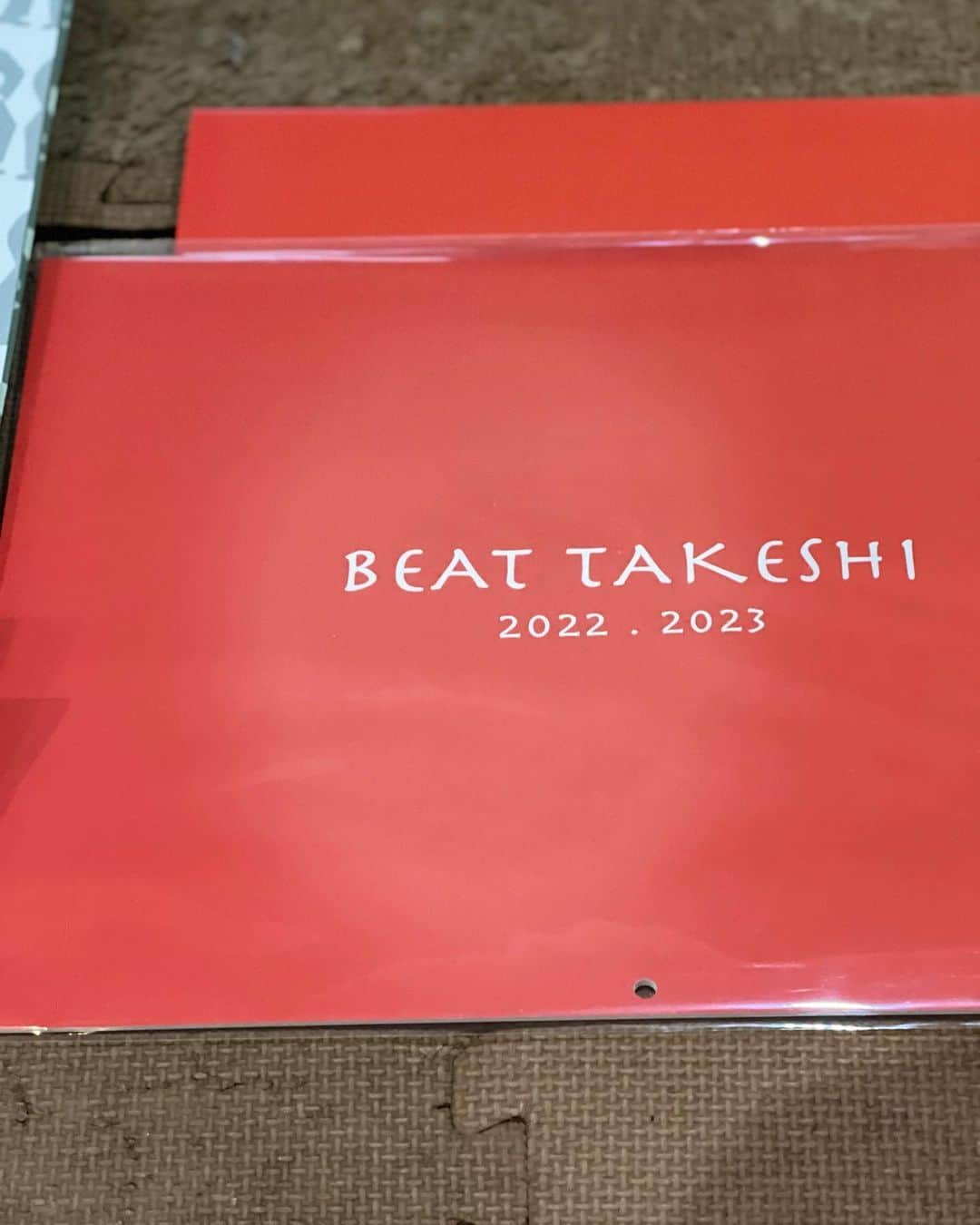 岸本加世子のインスタグラム：「愛する北野監督から来年のカレンダーと手ぬぐいを頂きました。嬉しいです。宝物！」