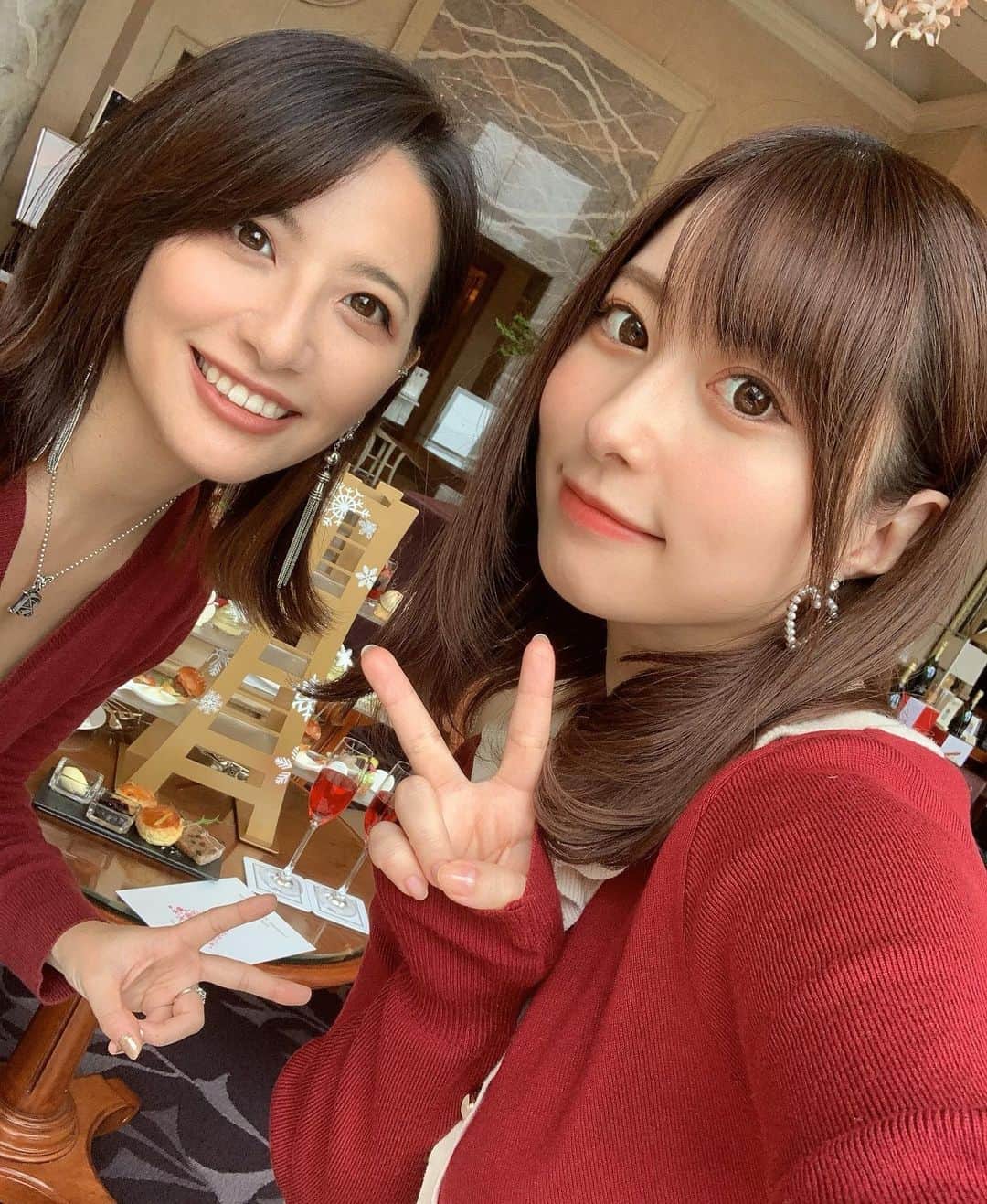 成瀬心美さんのインスタグラム写真 - (成瀬心美Instagram)「☃️ . . クリスマスっぽい事したいね！ って事で アフタヌーンティーに🫖 . . 可愛くて感激して しばらく食べられなかった🎄 . 2人で赤い服にして クリパ気分でした😘 . . #christmas #afternoontea #snowman #snow #landmark #yokohama #sweets #アフタヌーンティー #クリスマス #横浜 #雪だるま」12月14日 22時59分 - coco3ndazo