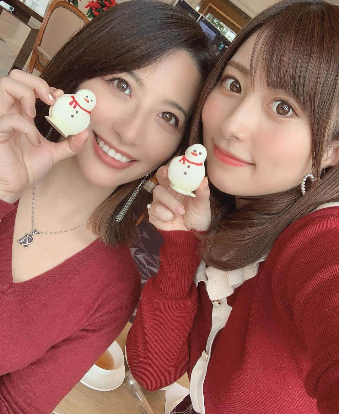 成瀬心美さんのインスタグラム写真 - (成瀬心美Instagram)「☃️ . . クリスマスっぽい事したいね！ って事で アフタヌーンティーに🫖 . . 可愛くて感激して しばらく食べられなかった🎄 . 2人で赤い服にして クリパ気分でした😘 . . #christmas #afternoontea #snowman #snow #landmark #yokohama #sweets #アフタヌーンティー #クリスマス #横浜 #雪だるま」12月14日 22時59分 - coco3ndazo