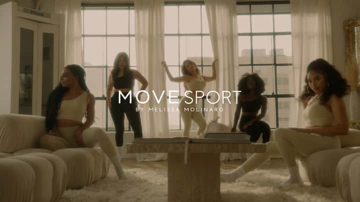 メリッサ・モリナロのインスタグラム：「MOVE SPORT Winter Collection! Cropped Puffer Jackets & Seamless Contour Set available in black and cream. Take advantage of our Holiday Sale 25% off SITE WIDE! Movebymelissa.com」