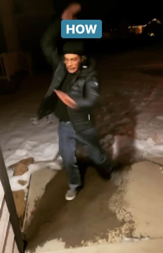 セバスティアン・ソーブのインスタグラム：「Running into 2022 like...」