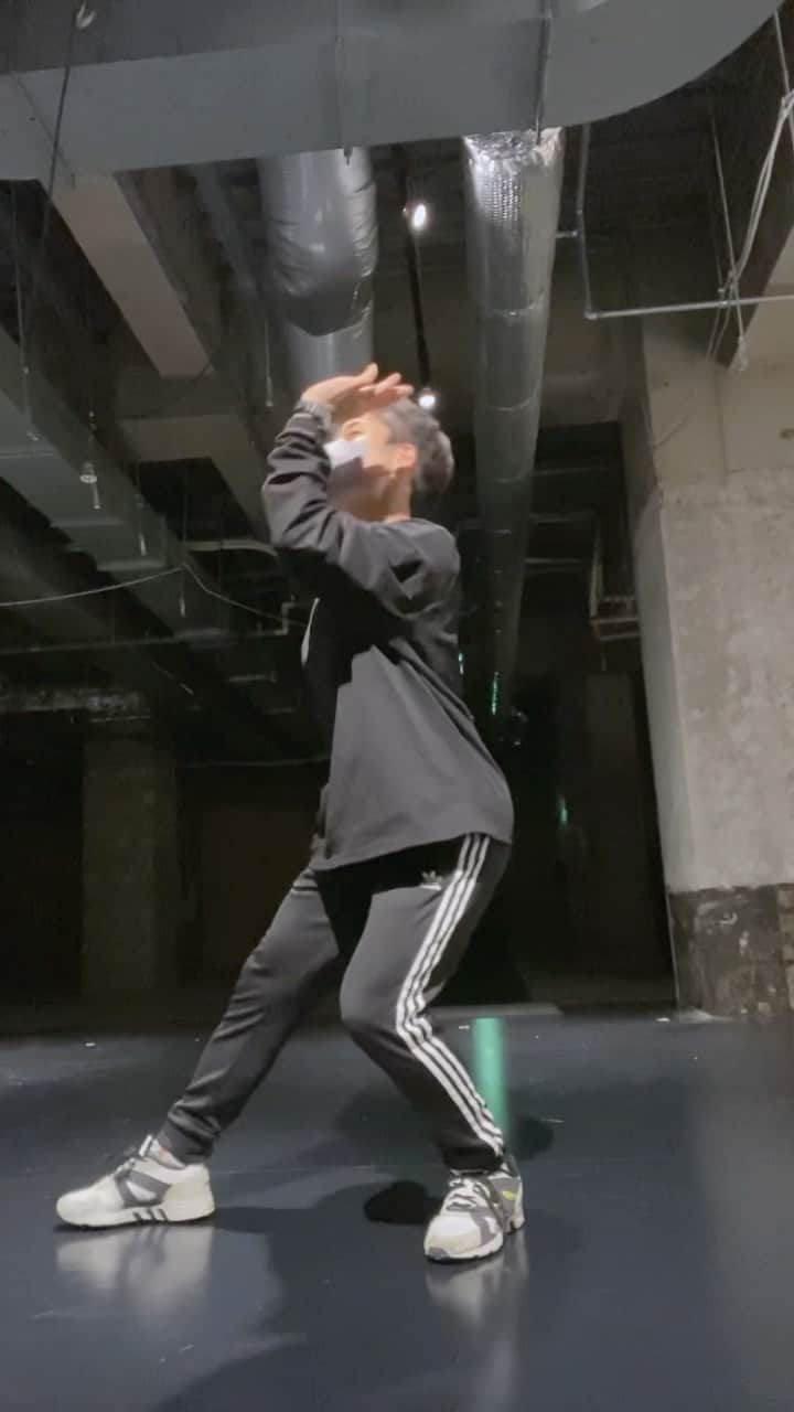 FISHBOYのインスタグラム：「Scenic drive / @thegr8khalid @smino ari lennox   #dance #popping」