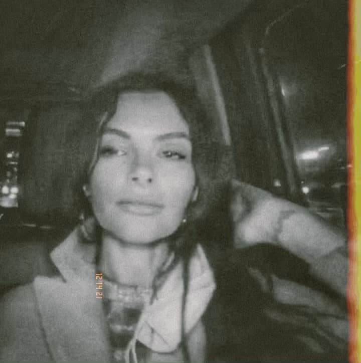 ケリー・オックスフォードのインスタグラム：「“I was travelling alone and unbothered. It was one of those days where I wanted to be gently in my own head. It was one of those days that would end on the inside of a police station in the 4th arrondissement.”  BEYOND THE ROPES: A three-part essay series on Permanent Retrograde, a reader supported newsletter.  Link in bio」