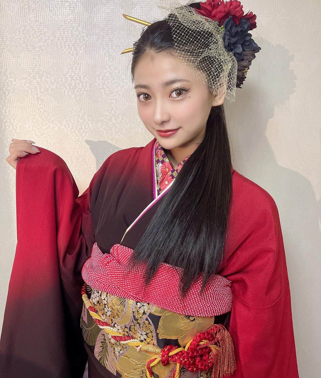 神咲れあのインスタグラム：「約1年遅れの成人式🌹✨ _  #名古屋 #錦 #錦3 #キャバクラ #キャバ嬢  #サロンドゴールド #salondegold #ニュークラブ #お酒 #焼酎 #ワイン #シャンパン  #歌舞伎町 #北新地 #ミナミ #すすきの #六本木 #中洲 #ホステス #銀座 #かわいい #名古屋出張 #followme #instagood #lfl #followforfollowback#おうち時間 #成人式ヘア #成人式 #かわいい」