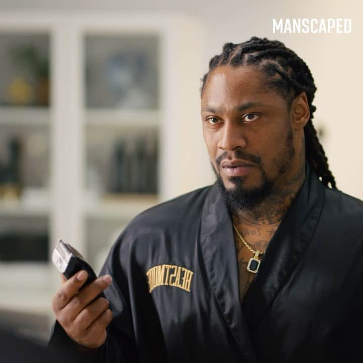 マーショーン・リンチのインスタグラム：「When u know better, do better! Get that @manscaped Lawnmower 4.0 for when u gotta get that real grooming work in.  #MiniMarshawn appreciate you lookin out for ya boi.」