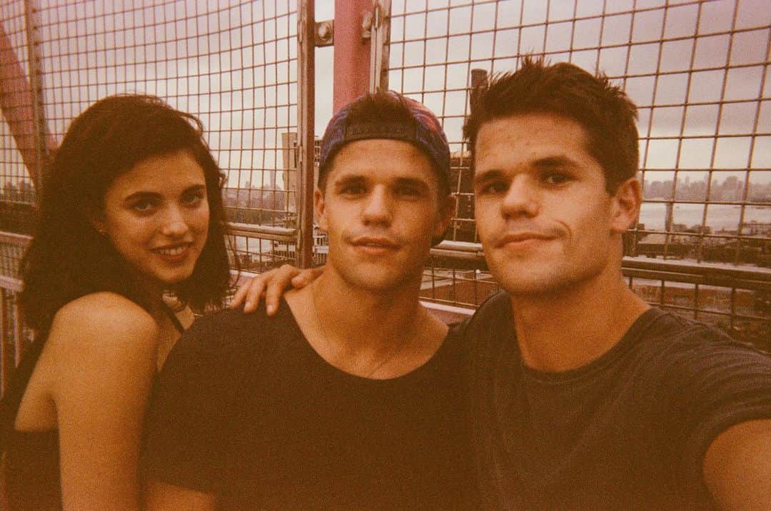 マックス・カーバーのインスタグラム：「Found a disposable camera. Didn’t know what was on it. Got it developed. Glad I did. Circa 2014. #Leftovers」