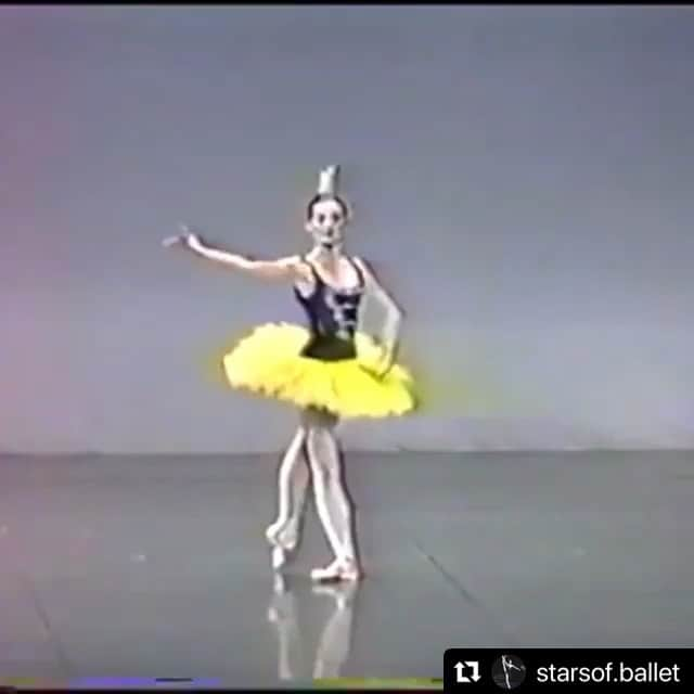 オーレリー・デュポンのインスタグラム：「“Stars and stripes” de George Balanchine. @starsof.ballet fin de variation pas facile…😊 #starsandstripes #georgebalanchine #pasdedeux #onnelacherien」