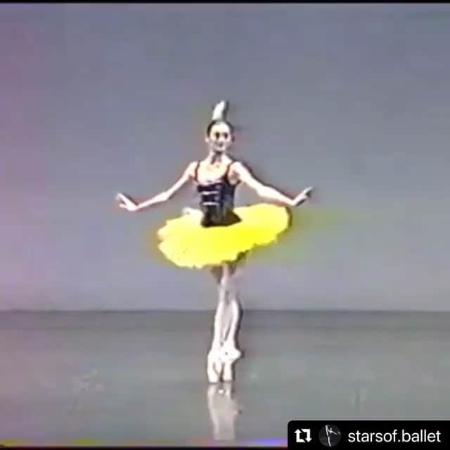 オーレリー・デュポンのインスタグラム：「Merci @starsof.ballet pour ce joli souvenir, tournée au Japon, imparfait mais sympathique!:) “stars and stripes” de George Balanchine. Pas de deux d’une grande difficulté technique…avec un joli tutu jaune! #pasdedeux #georgesbalanchine #starsandstripes #technique」