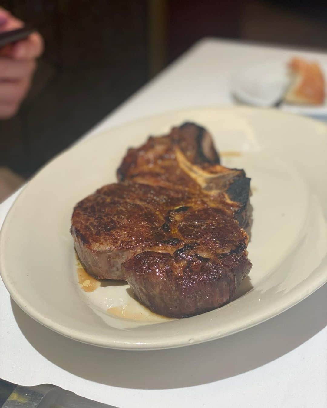 ImotoEtsuyo さんのインスタグラム写真 - (ImotoEtsuyo Instagram)「#おはようございます   先日の @empiresteakhouse_roppongi  ステーキが食べたくなって。  ・ ・ 外がカリッと焼かれていて 美味しかった。 #ヒレステーキ #250g  もう一つのお肉は #400g だったかな。 ・ ・ 店内はクリスマスムードで とっても素敵でしてが 写真撮り忘れました。　　　  ・ ・ #美味しかった  #ご馳走さまでした 。 #エンパイアステーキハウス  #empiresteakhouse  #empiresteak  #steak  #roppongi  #東京グルメ #gourmet  #六本木ディナー #六本木ランチ #lunch  #dinner  #六本木グルメ  #六本木ステーキ  #champagne  #シャンパーニュ  #perrierjouet  #ペリエジュエ」12月15日 6時41分 - bisuhada