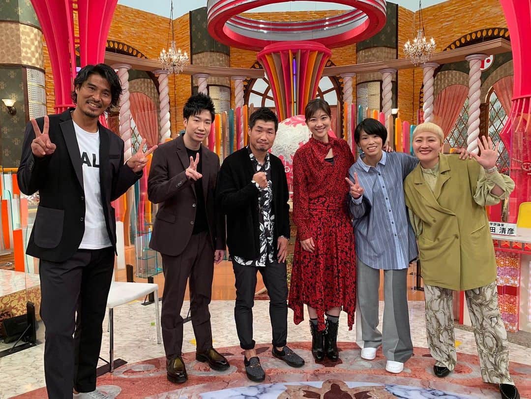 のインスタグラム：「12月15日水曜日21時〜 『ホンマでっかTV』に出演しまーす🙋‍♀️ 元アスリートは辛いよ！集団人生相談と言うことでセカンドキャリアについてみんなで話しました🤣☝️ 笑ったな〜面白かったなぁ〜笑笑 是非ご覧ください〜🙇‍♀️🙌  左から中澤佑二さん、水谷隼さん、長谷川穂積さん、私、松本薫さん、丸山桂里奈さんと🥰✌️  #ホンマでっかTV #アスリートの悩み相談 #セカンドキャリアについて #さんまさん #面白すぎました😂」
