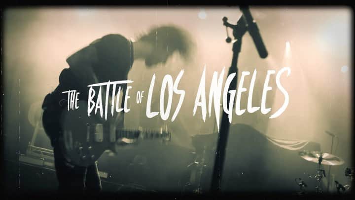ブランドン・フーバーのインスタグラム：「This weekend we end our tour in Los Angeles, California 💀 Come see our last headlining show of the year! Tickets on sale now at crowntheempire.net/tour」