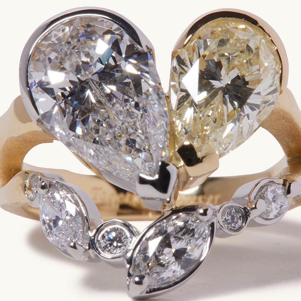 のインスタグラム：「I am beyond honored to design an engagement ring for my long time friend @reikamarianna and her marriage with @exile_keiji 👰‍♀️🤵 My creative vision for Reika’s engagement ring was based upon a design that incorporated her grandmothers heirloom pear-shaped yellow diamond. Paired it with a pear-shaped white diamond to create an abstract heart to reimagine my own version of #ToiEtMoi ring ♥️💍  The metaphor behind this heart would symbolize - half of the heart from her heritage and another half for her the heritage that she is going to build with her family. @milamorejewelry‘s  icon, #Kintsugi, is seen as the line on the top of the heart. This symbolizes how beautiful life is even with its imperfections. Your relationships go through challenges and repair to create stronger and lasting relationship, just like the philosophy of Kintsugi.  Reikas wedding band was customized to say “SOULMATE” in rose-cut diamond braille, which she can feel with her fingers and remember how destined they are to share life together.   光栄なことに長年の友人、宮崎麗果さんと黒木啓司さんご婚約と結婚指輪をデザインさせていただきました🤵‍♂️👰‍♀️💍 @reikamarianna さんの御祖母様の遺品であるイェローペアシェイプダイヤを活かし、ホワイトペアシェイプダイヤと並び合わせ、抽象的なハートを描きました。クラシックな「トワ・エ・モワ」リングを自分なりに再解釈した婚約指輪です♥️ 御祖母様からのご家族の伝統と、これから麗果さんと@exile_keiji さんが築く明るく美しい未来をイメージしました。  @milamore_japan のDNAである金継ぎをイメージしたダイヤをハートを囲むようなデザインにしました。 金継ぎは壊れたものを漆と金粉によって、より美しく修復する技法。 お二人には人生を金継ぎしながら、永遠に強い絆で結ばれるご家庭を築いて欲しいと思います。 結婚指輪はダイヤ点字シリーズで、ダイヤでSOULMATEを打たれています。 運命の二人がミラモアの初となる婚約指輪を身につけていただいて大変光栄です✨  Congratulations to the beautiful couple x」