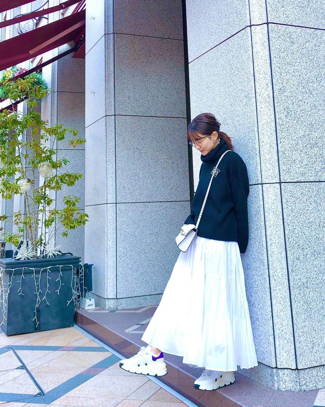 山本里菜さんのインスタグラム写真 - (山本里菜Instagram)「. スニーカーでたくさん歩いた日❤︎  #私服　#スニーカー　#スニーカーコーデ」12月15日 19時13分 - rinayamamoto_0622