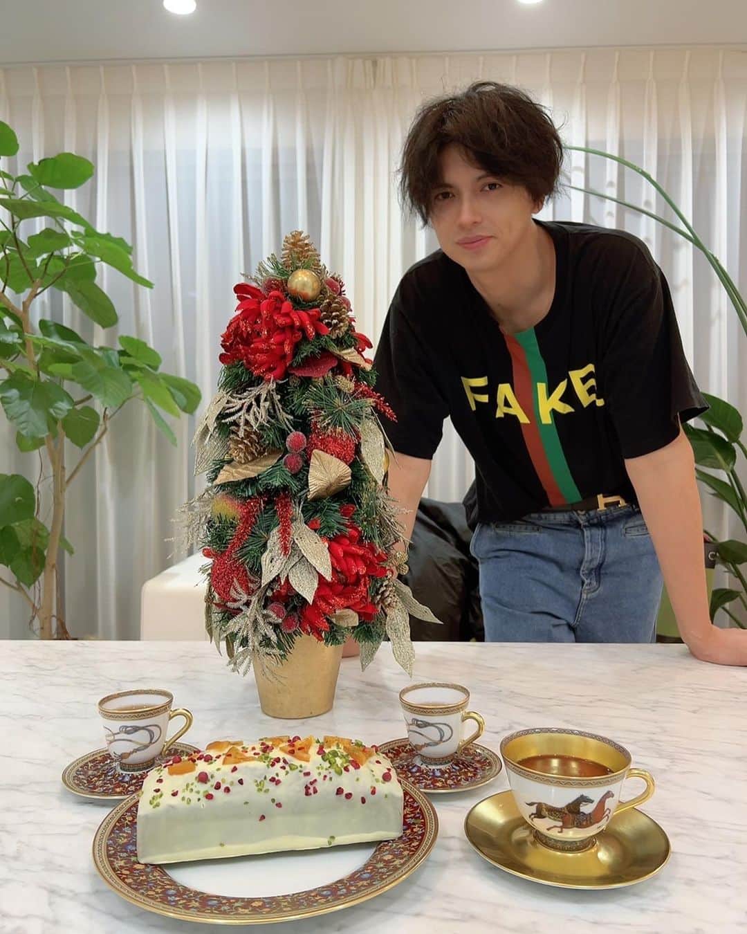 アレクサンダーのインスタグラム：「ティータイム❤️の準備してと ❤️ のんちゃん紅茶飲もうよ」
