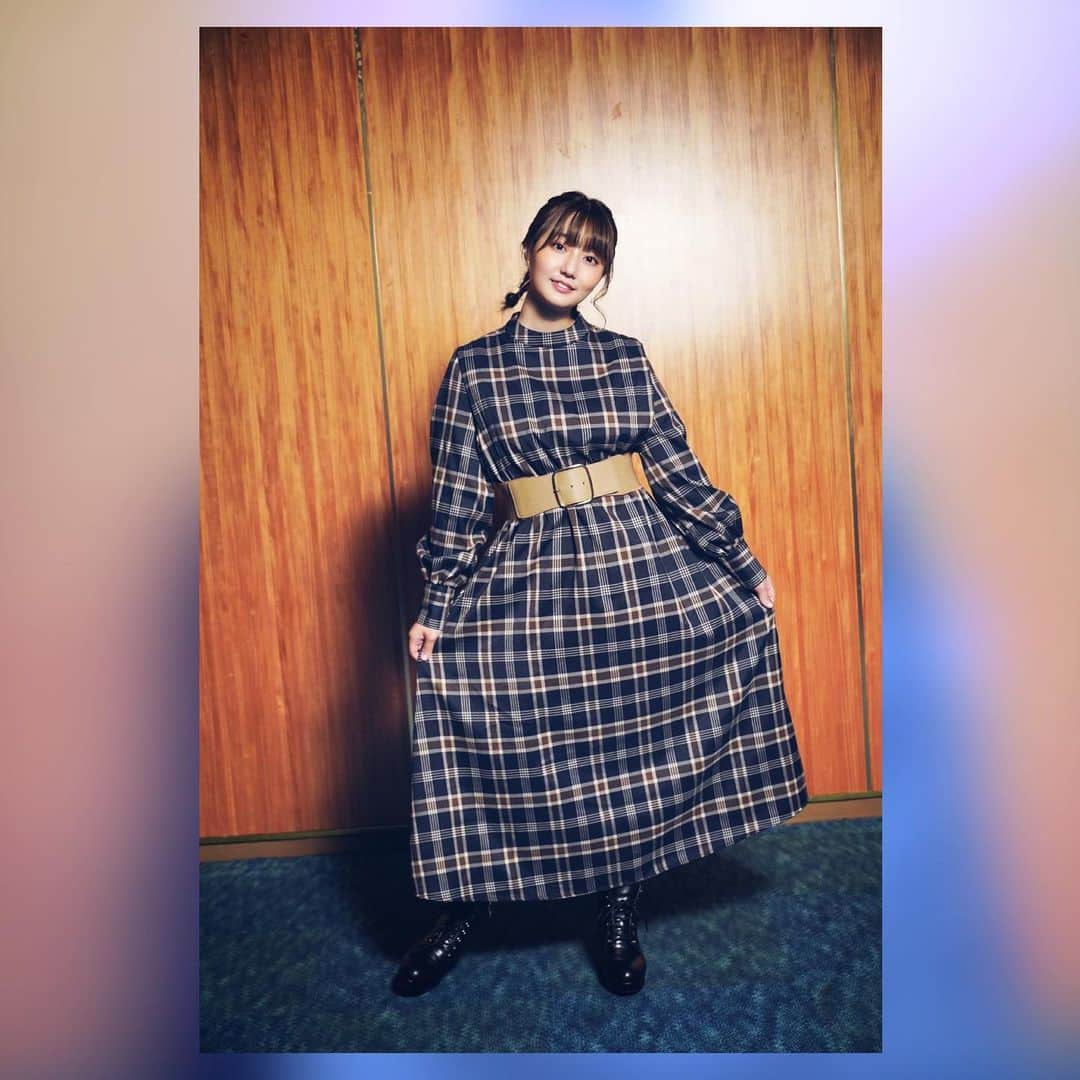 新井愛瞳さんのインスタグラム写真 - (新井愛瞳Instagram)「11月のイベントで着ていた衣装！ 休憩時間に撮ってもらったやつ、送ってもらったのに載せずじまいだったので、今更ながら載せます。」12月15日 17時54分 - arai_manami_official