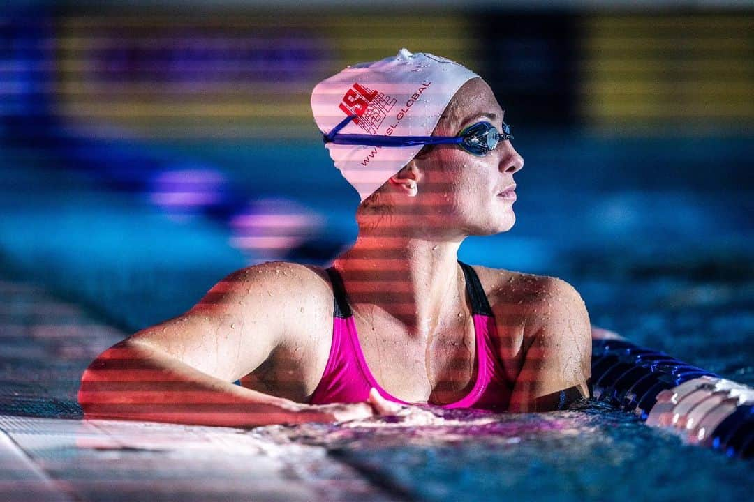 マデリン・グローヴスさんのインスタグラム写真 - (マデリン・グローヴスInstagram)「Yay I’m finally back in Brisbane 💃🏼   I want to show my gratitude to the International Swimming League and DC Trident for an amazing experience ❤️🙏🏼🔱   I didn’t really race that well lol but the event has really motivated me and made me feel like there are things in competitive swimming that I still want to do.   Thanks to Kaitlin Sandeno @kaitlinsandeno for giving me the chance to race with such a fantastic group of people, and to Bree Deters Kuryk, Cyndi Gallagher, Susan Teeter, Cullen Jones, Javi Sosa, Jon Jonosko Amy Murray, Tolis Tsagkarakis and everyone behind the scenes at @iswimleague @dctridentisl for making it all happen and being so supportive along the way.  Incredible to have one team from 17 different countries be able to come together during a pandemic to rep DC.  The best thing about sport is all the strangers that become bestie babes while we get to live our dream of competing in international sport.   Even after a massive Olympic year of racing, we made the finals, we won the Death Match and we had a fucking blast doing it.   Thanks again legends and let’s get ready for season 4 🔥🔱🔱🔱💪🏻  📸 @minekasapoglu @deepbluemediaphoto @teambombersport」12月15日 17時57分 - mad_groves