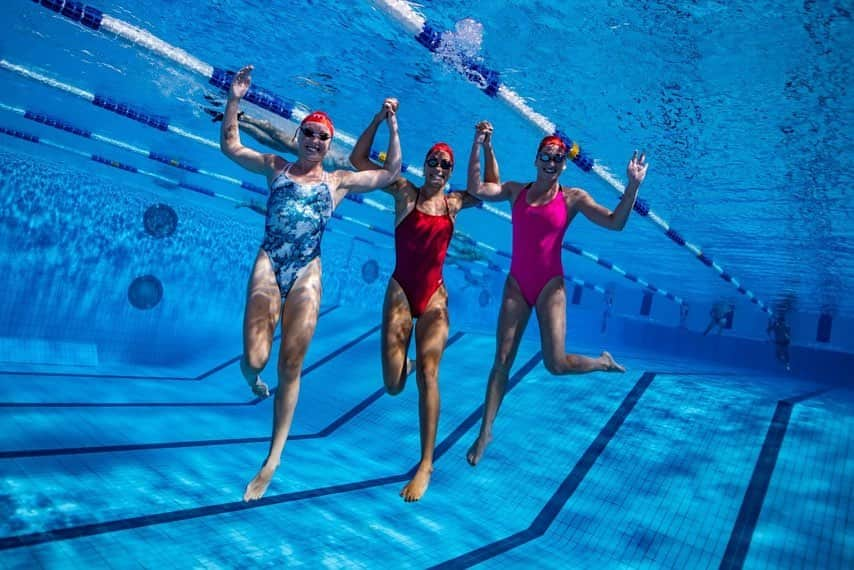 マデリン・グローヴスさんのインスタグラム写真 - (マデリン・グローヴスInstagram)「Yay I’m finally back in Brisbane 💃🏼   I want to show my gratitude to the International Swimming League and DC Trident for an amazing experience ❤️🙏🏼🔱   I didn’t really race that well lol but the event has really motivated me and made me feel like there are things in competitive swimming that I still want to do.   Thanks to Kaitlin Sandeno @kaitlinsandeno for giving me the chance to race with such a fantastic group of people, and to Bree Deters Kuryk, Cyndi Gallagher, Susan Teeter, Cullen Jones, Javi Sosa, Jon Jonosko Amy Murray, Tolis Tsagkarakis and everyone behind the scenes at @iswimleague @dctridentisl for making it all happen and being so supportive along the way.  Incredible to have one team from 17 different countries be able to come together during a pandemic to rep DC.  The best thing about sport is all the strangers that become bestie babes while we get to live our dream of competing in international sport.   Even after a massive Olympic year of racing, we made the finals, we won the Death Match and we had a fucking blast doing it.   Thanks again legends and let’s get ready for season 4 🔥🔱🔱🔱💪🏻  📸 @minekasapoglu @deepbluemediaphoto @teambombersport」12月15日 17時57分 - mad_groves