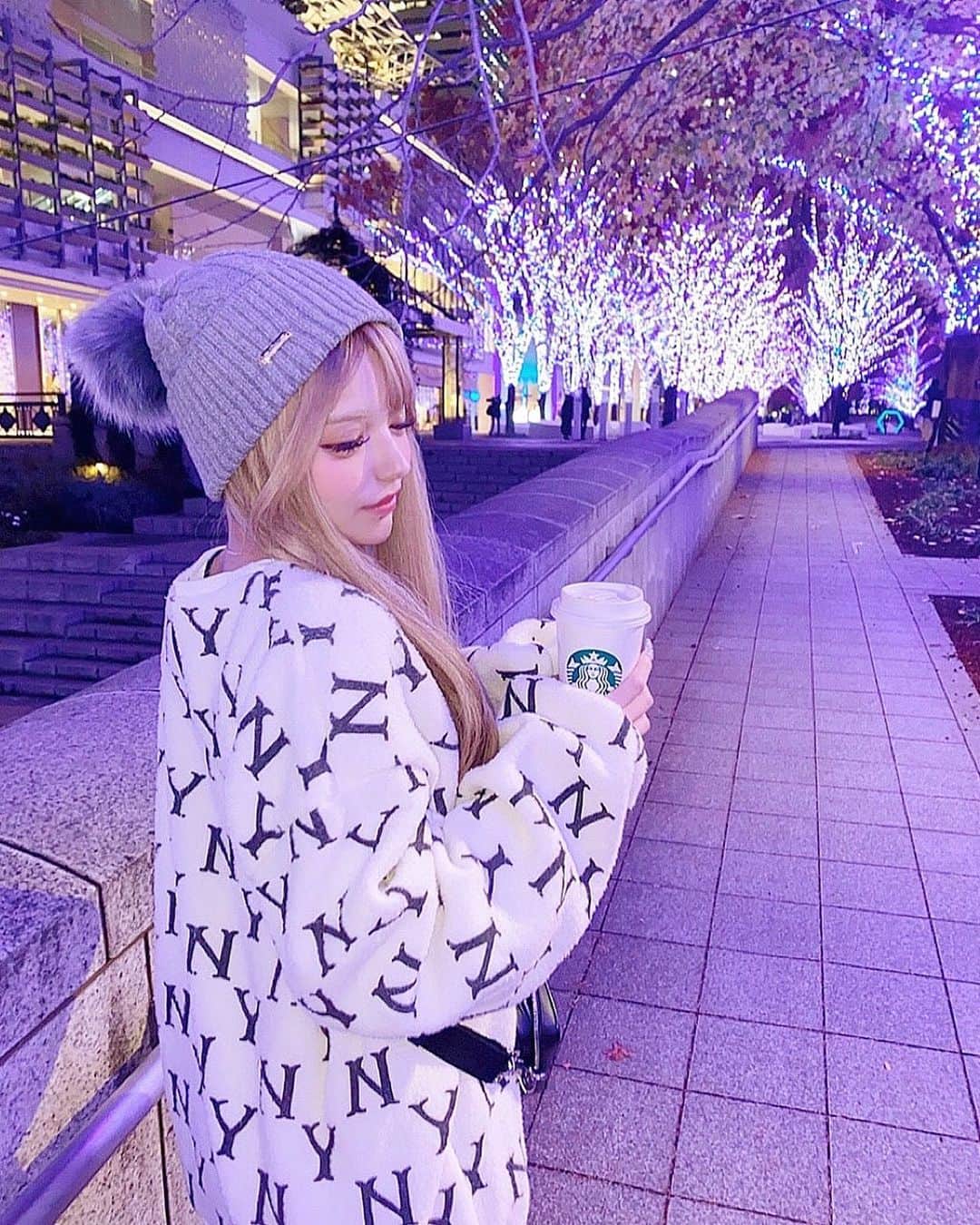 アンジェリカのインスタグラム：「🌃🤍🦋 . 映えちゃった😅❤︎  DMで沢山質問貰ったtopsは @selectshop.brea のだよん🥰 .」